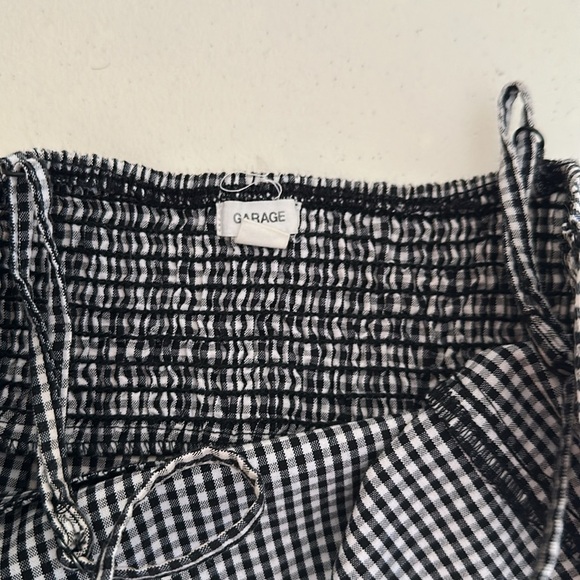 Garage - Picture 4 of 6